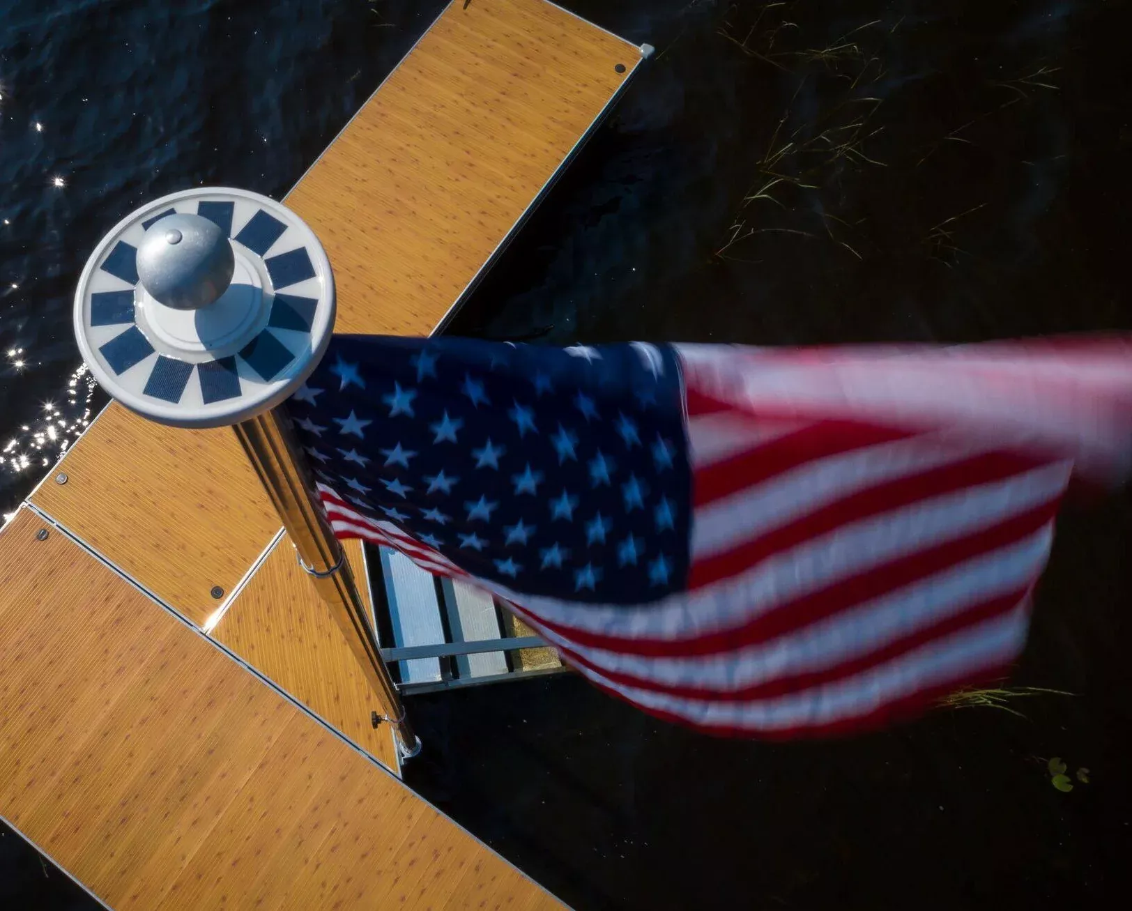 Floe Solar Light for Flag Pole