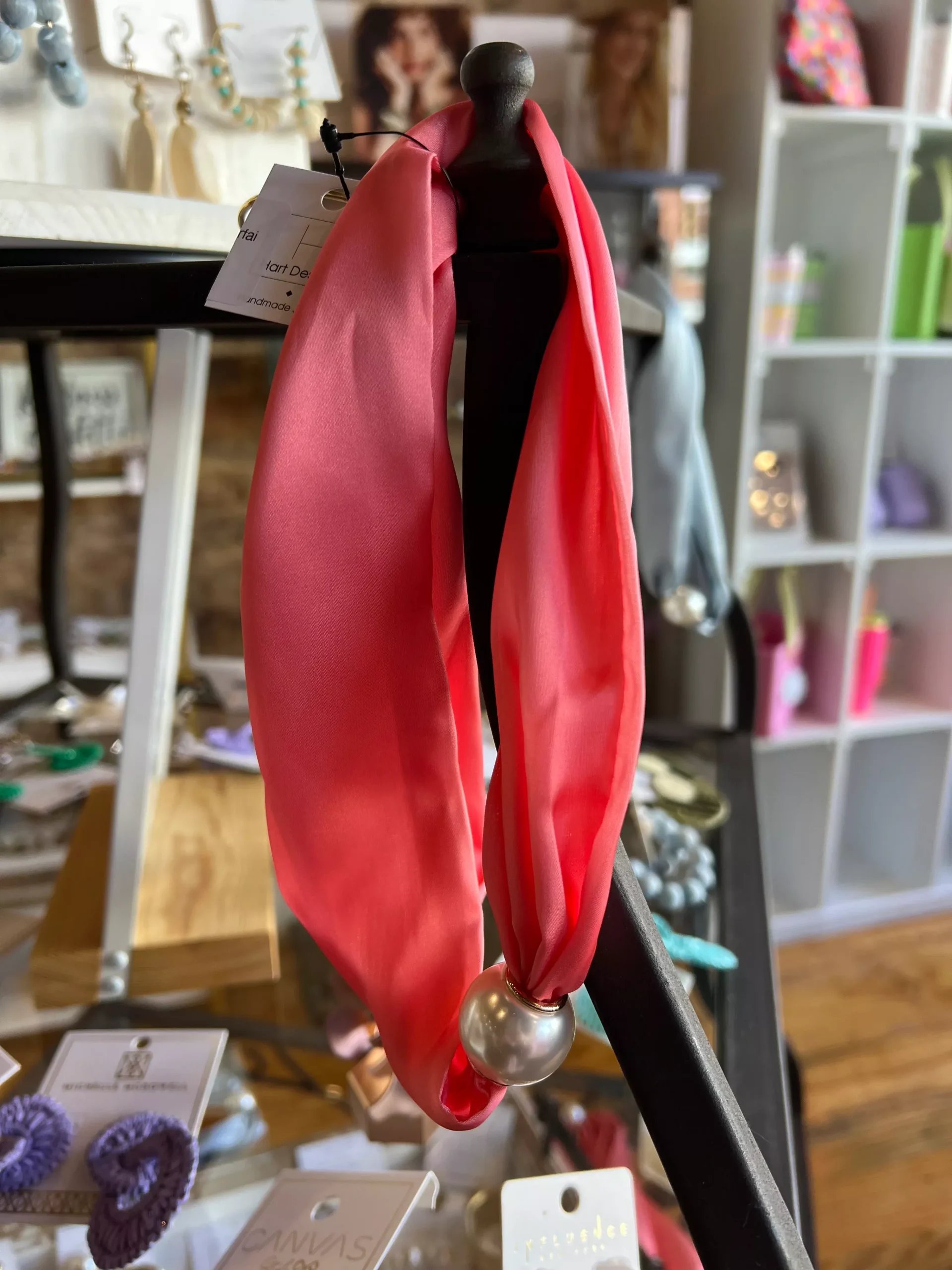 Hart: Pearl Scarf
