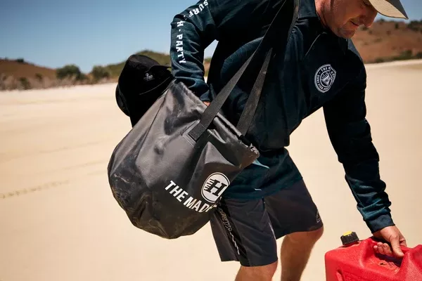 The Mad Hueys Parallel Hueys Dry Bucket Bag - Black