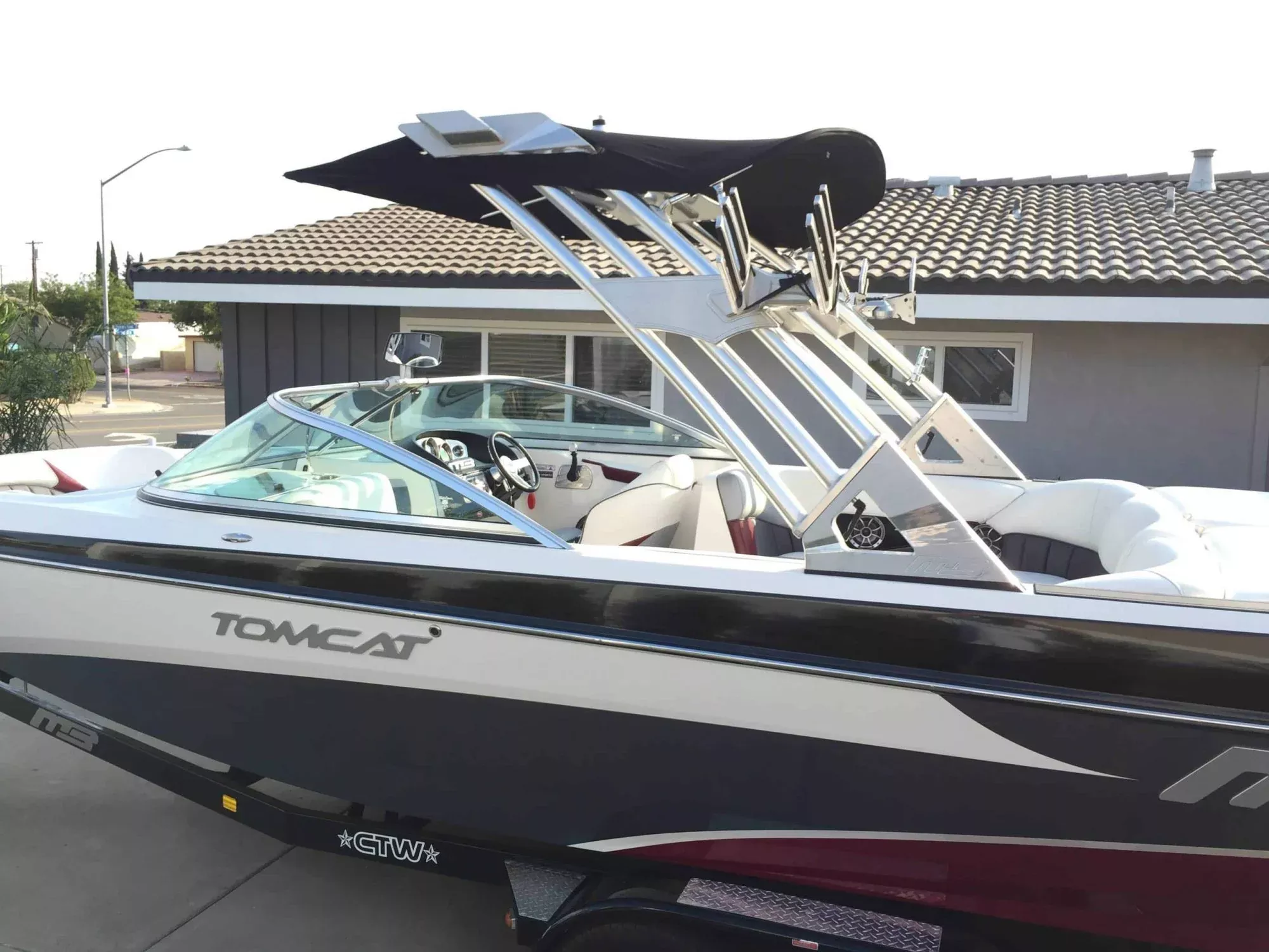 MB Sports F24 Tomcat Bimini (2013)