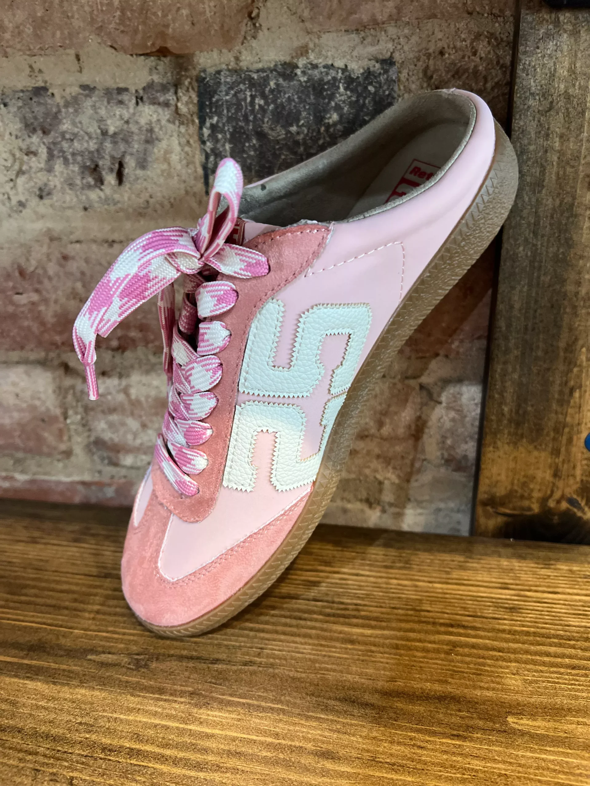 ShuShop: Pink Tennis