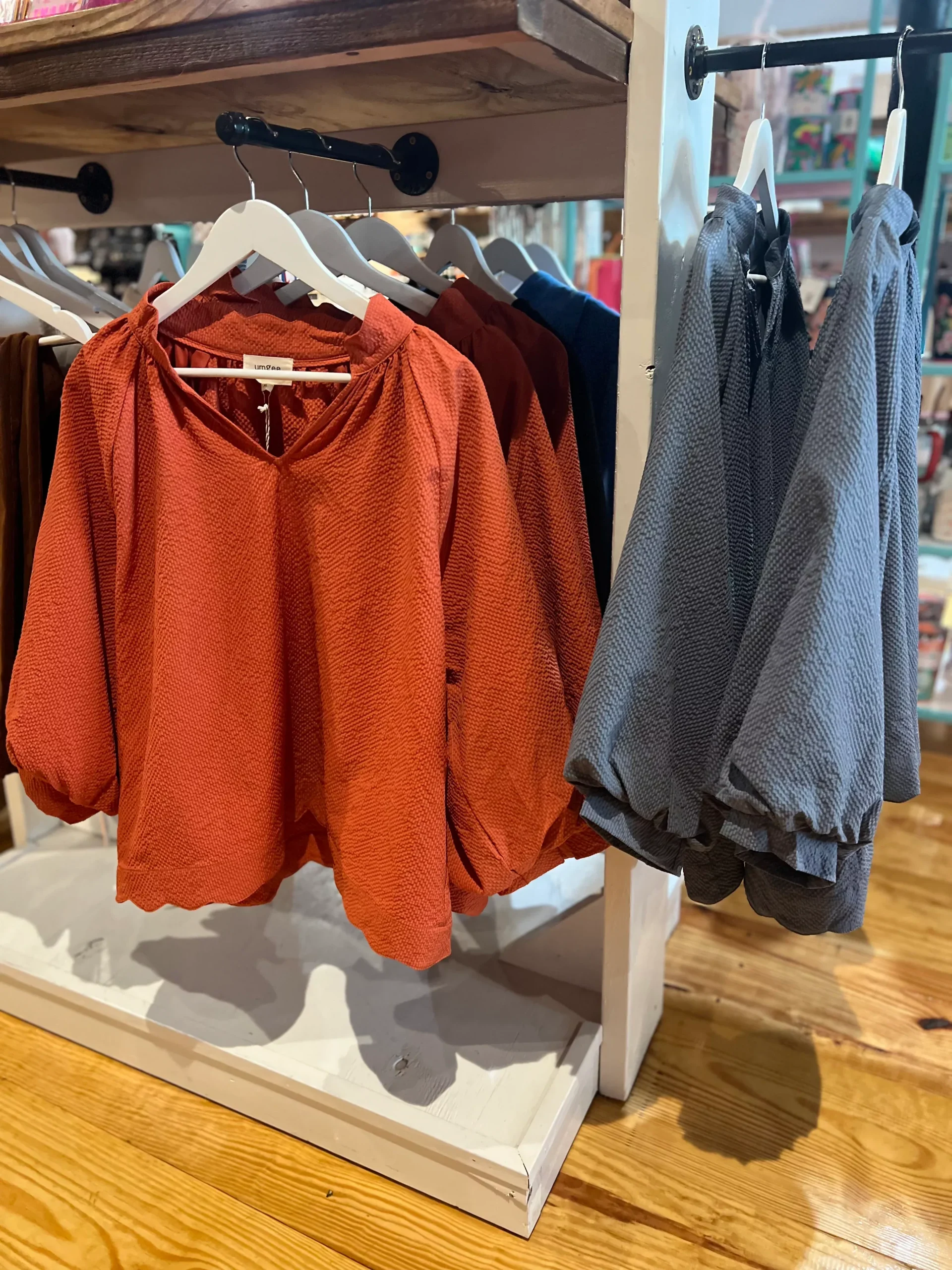 Vneck 3/4 Balloon Scollop Top